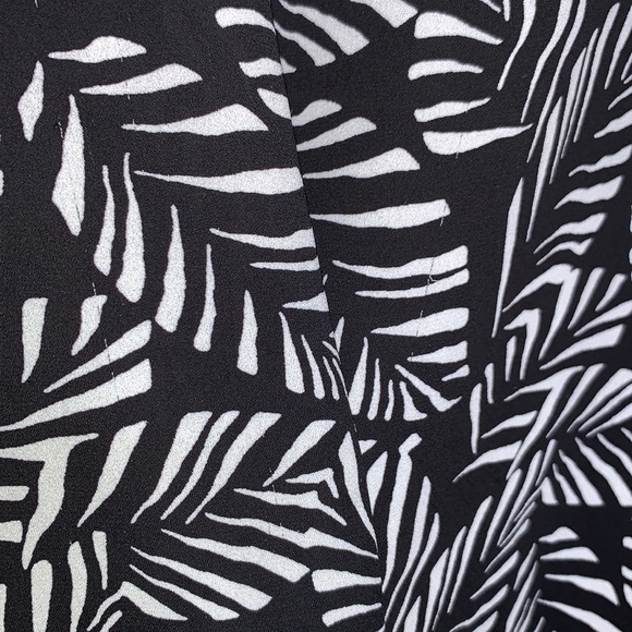 LOFT Black White Palm Easy Lightweight Blouse Top - Picture 4 of 7